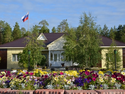 Здание администрации п. Верхнеказымский