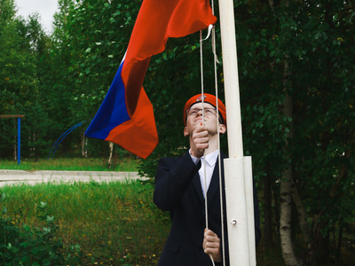 Церемония поднятия флага